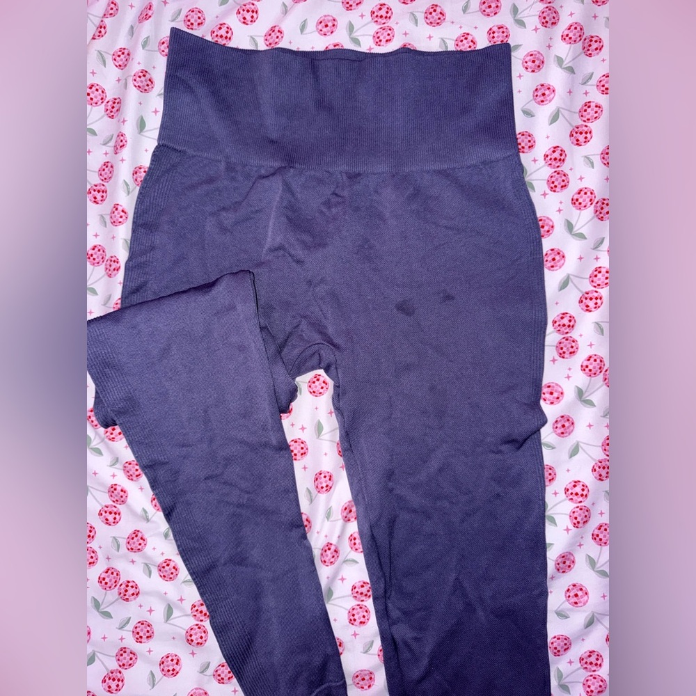 Thick Comfy leggings in a cool grey color